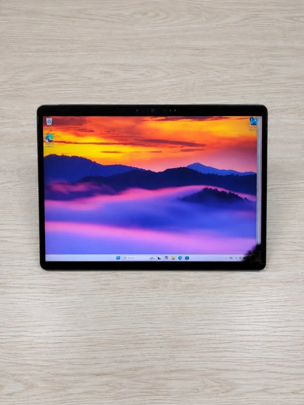 Microsoft Surface Pro 8 i7-1185G7 16GB 256GB SSD Touchscreen - DISPLAY DAMAGE